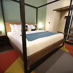 Antigua Trece Hotel Fusion